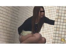 盗撮　おもらし野外恥辱　～汚れたパンツに接近～　VOL.1 サンプル画像 3