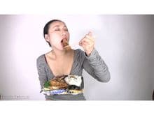 飯喰いながらうんこする女 サンプル画像 7