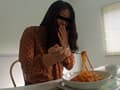 排泄物入り料理を試食させられる女 サンプル画像 5