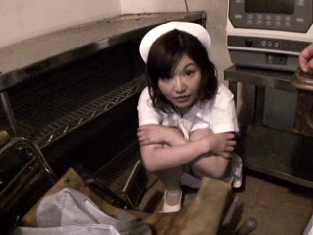 美人ナースが逃げる！大人のお医者さん鬼ごっこ！！ ～逃げきりゃ賞金100万円！捕まりゃ凄すぎる罰ゲーム！～ サンプル画像 9