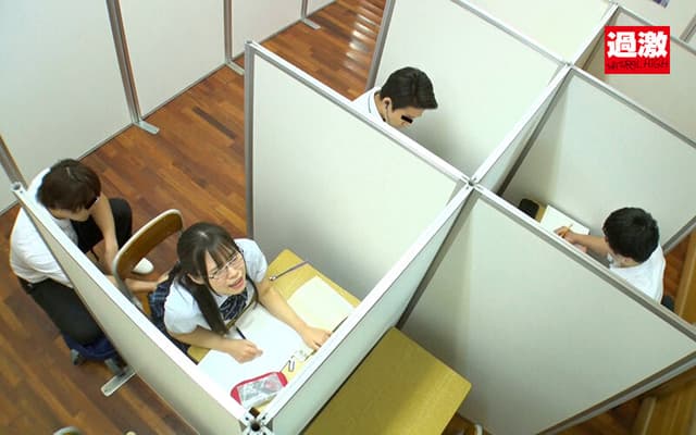 成績が下がった罰としてアナル好き塾講師に野外浣腸授業へ連れ出された気弱女子○生 サンプル画像 3