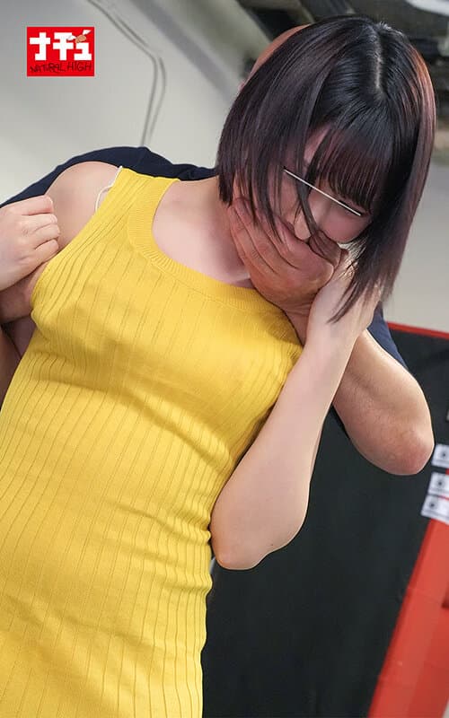 同じマンションに住む無防備な透けパン美尻女に浣腸をぶち込んだら我慢できず着衣噴射2 サンプル画像 5