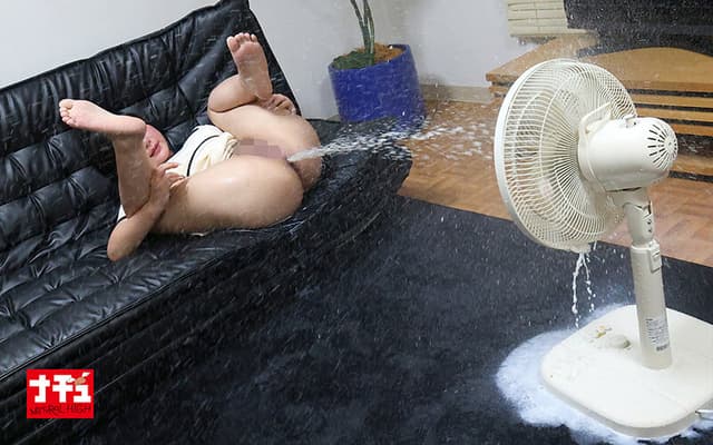 同じマンションに住む無防備な透けパン美尻女に浣腸をぶち込んだら我慢できず着衣噴射3 サンプル画像 18