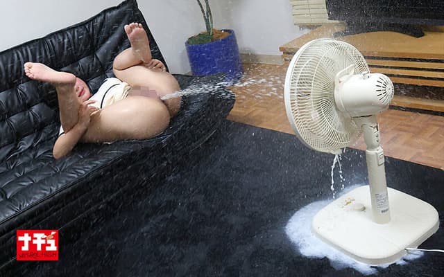 同じマンションに住む無防備な透けパン美尻女に浣腸をぶち込んだら我慢できず着衣噴射3 同棲彼氏を見送る巨乳女 サンプル画像 9