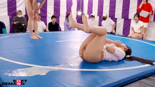 はじめての牛乳浣腸相撲大会2（ガチ）。 一般女性4名参加 サンプル画像 19