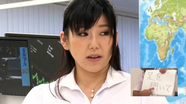 本物美人女子アナウンサーが脱糞実況ナマ中継！ サンプル画像 12
