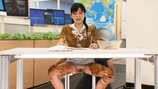 本物美人女子アナウンサーが脱糞実況ナマ中継！ サンプル画像 16