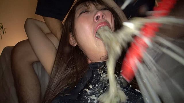 尻穴x膣穴x喉奥=3穴調教 大量ゲロ初解禁！！ 初めて出会った男の肉便器に堕ちた元レースクイーンの快楽中毒女 サンプル画像 15