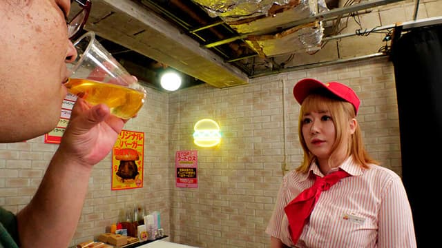脱糞ファーストフード ギャル店員みうの大量糞！クソースホットドッグを召し上がれ♪ サンプル画像 11