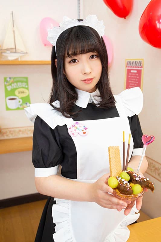 【VR】脱糞メイドカフェ まこのケツ穴ひり出しマスカットロパフェはいかがですか？ 前多まこ サンプル画像 1