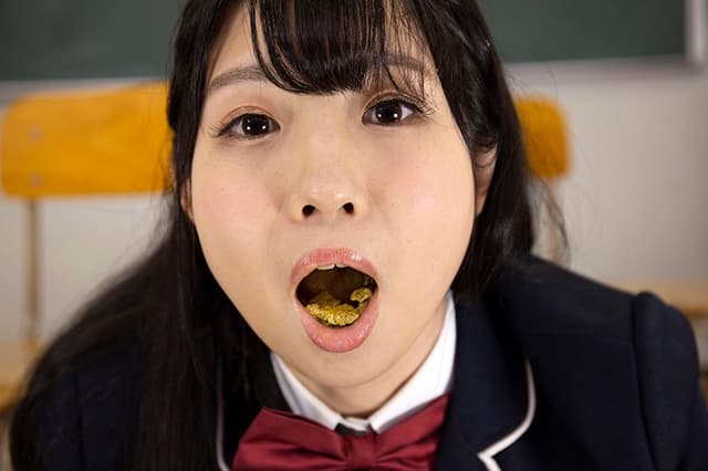 【VR】私立・人間便器学院 絶対服従M男育成クラス 前多まこ 食糞/飲尿/飲ゲロ/唾液/咀嚼/糞尿口移し/スカコキ/スカフェラ/ペニバン責め サンプル画像 8