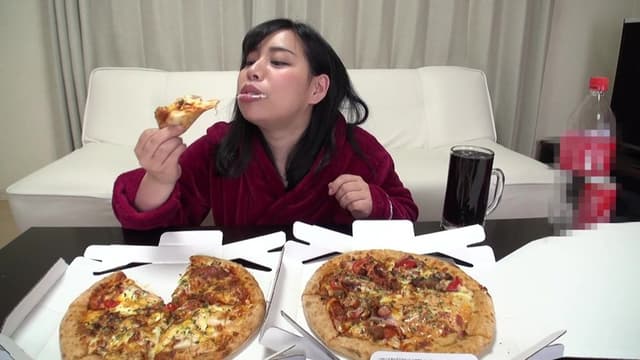 ぽっちゃり美女はよく食ってよく出す！ 餅田ササピリカ サンプル画像 14