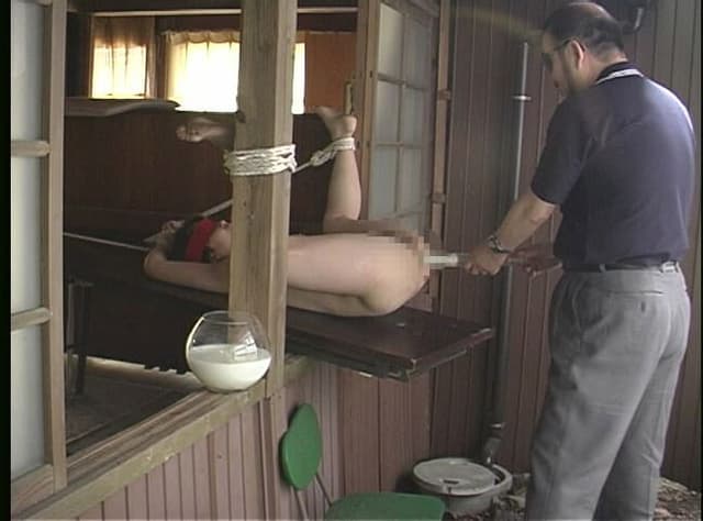 緊縛若妻 蝋燭・浣腸・鞭・天井逆さ片脚吊り サンプル画像 9