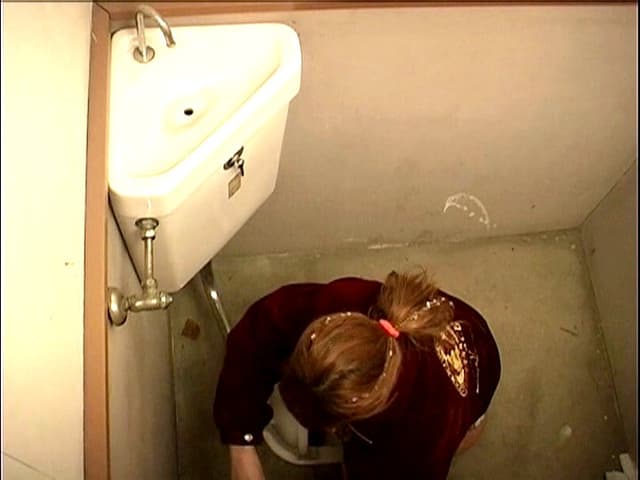 トイレで糞尿したがる70人 サンプル画像 16