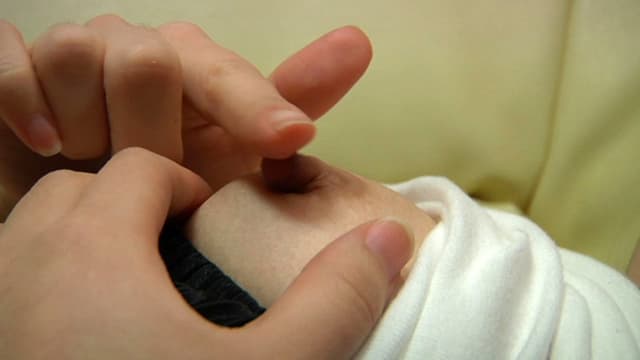 変態素人娘うんこかき出しスカトロアナル自慰 サンプル画像 4