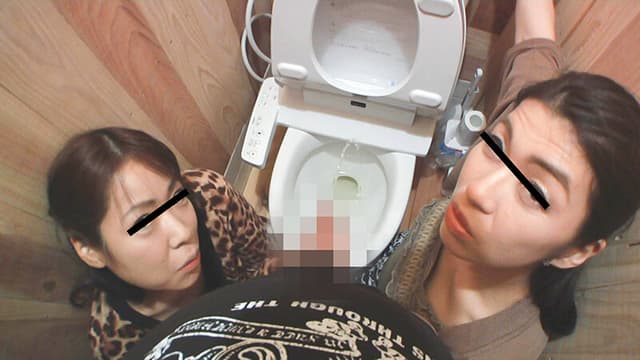 完全主導おしっこ介助 見られて出すのがそんなに好きなの？ サンプル画像 17