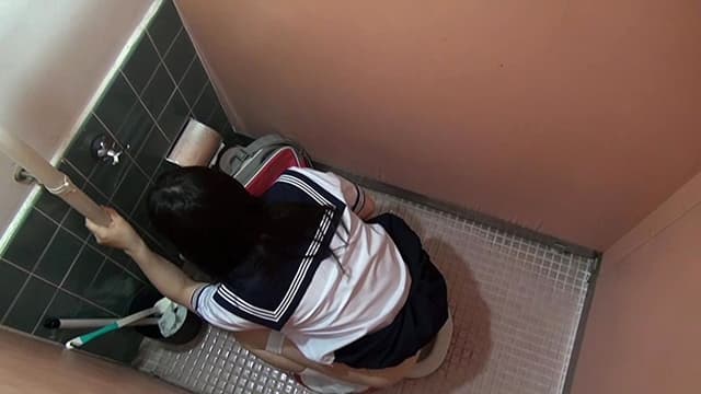 女子校トイレ4カメ盗撮 ～高画質局部丸見え特選うんこ編～ サンプル画像 18