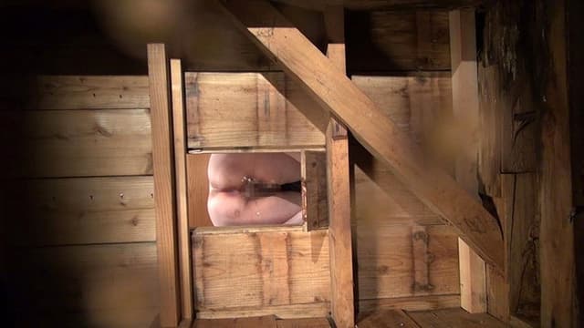 直下型女子便所 7人7様の肛門とウンコ サンプル画像 11