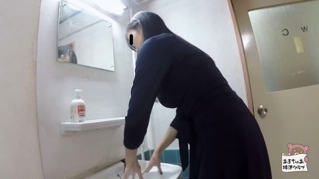 デカ糞女 追跡透明人間カメラ サンプル画像 13