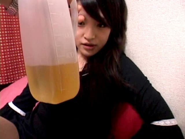 恥ずかしそうにオシッコをする僕の彼女を撮ってみました！ サンプル画像 20
