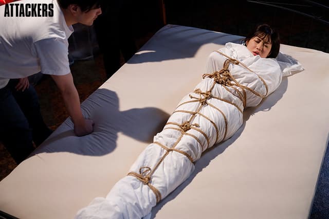 初解禁 恥辱の緊縛浣腸 藤森里穂 サンプル画像 3