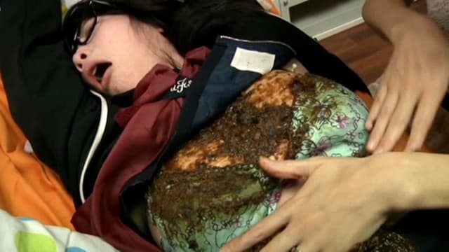 母娘ウンコまみれのレズ サンプル画像 12