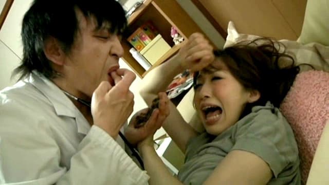 糞を喰われた人妻たち サンプル画像 17