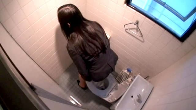 部下にウンコを食べさせたい･･･ 女部長と純情OL サンプル画像 2