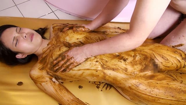 脱糞初公開・塗糞初体験 良質極太健康便女子 鈴村もも子 サンプル画像 12