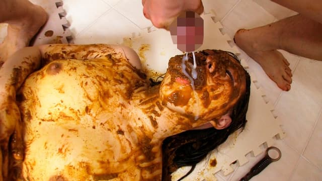夫も仰天！ウンコにまみれてSEXする汚猥妻 サンプル画像 20