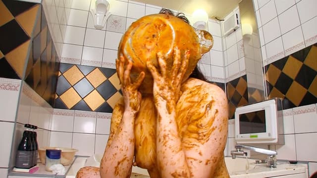 夫も仰天！ウンコにまみれてSEXする汚猥妻 2 サンプル画像 19