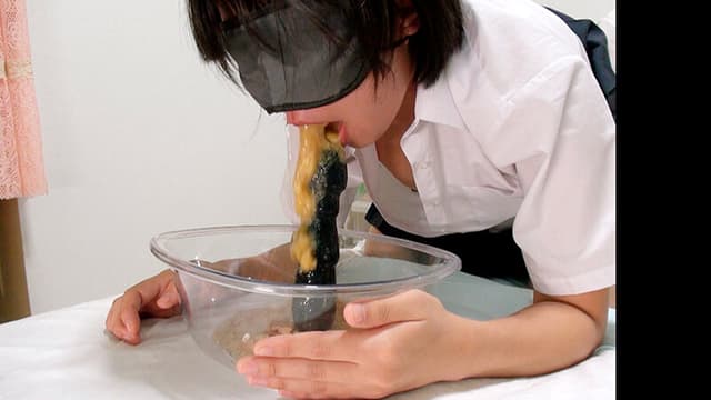 実話体験記 放課後のバイト先は隣の駅の独り暮らしの変態おじさんの家。恥ずかしかったけれど時給は友達の5倍でした。 サンプル画像 8